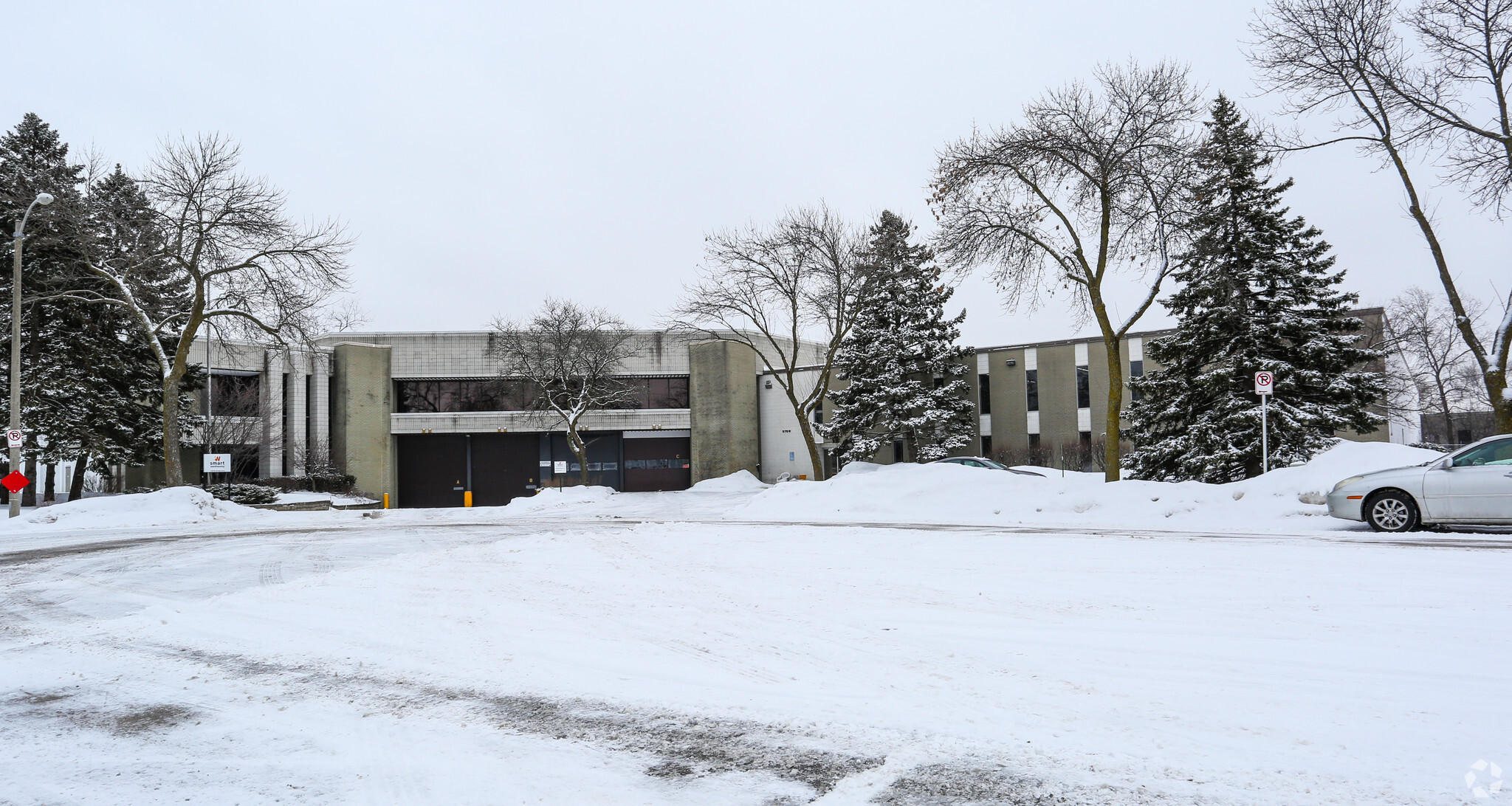 5700 W Bender Ct, Milwaukee, WI en alquiler Foto del edificio- Imagen 1 de 16