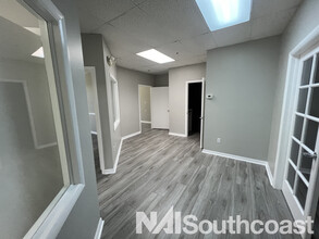 7000 SE Federal Hwy, Stuart, FL en alquiler Foto del interior- Imagen 2 de 7