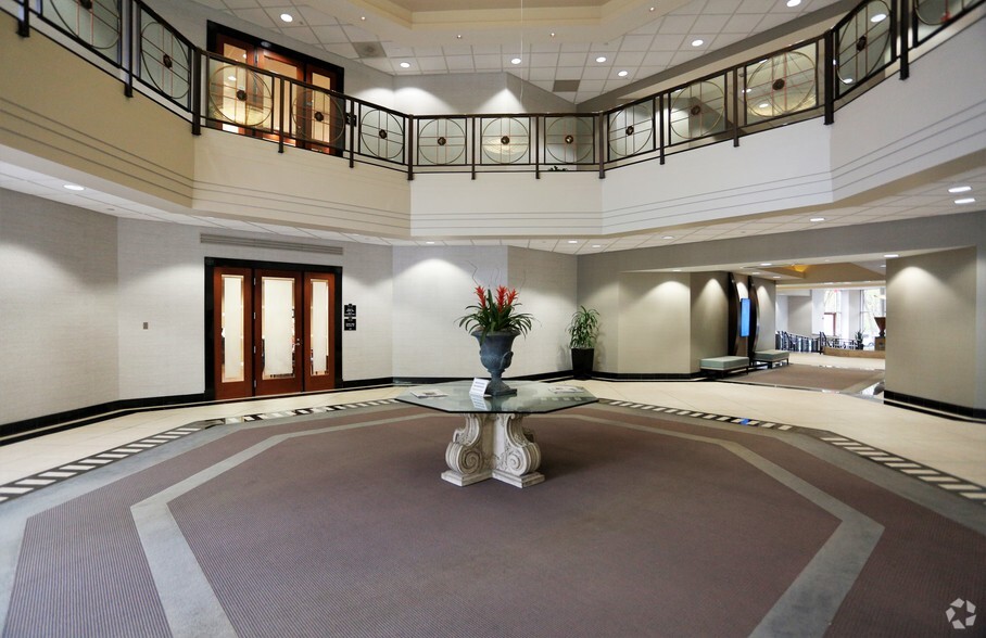 9020 Stony Point Pky, Richmond, VA en alquiler - Lobby - Imagen 2 de 7