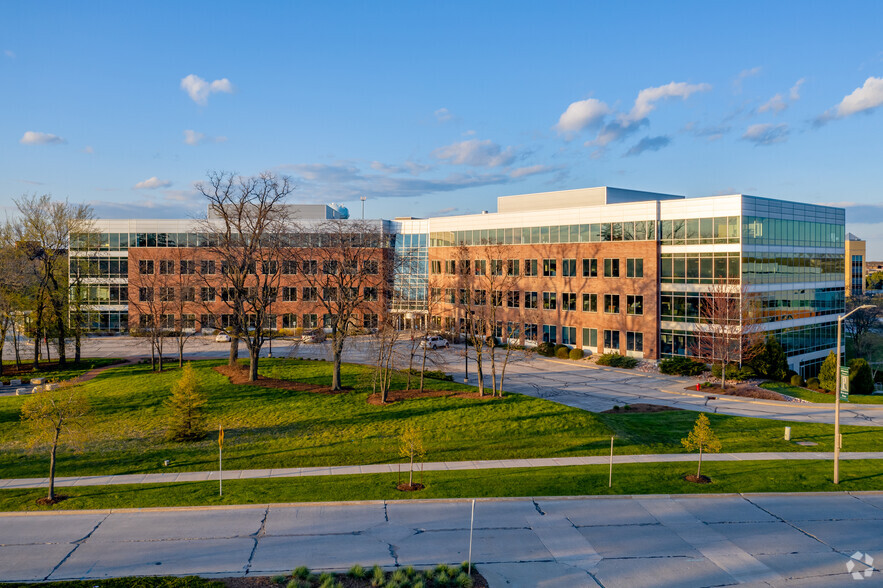 10700 W Research Dr, Milwaukee, WI en alquiler - Foto del edificio - Imagen 1 de 12