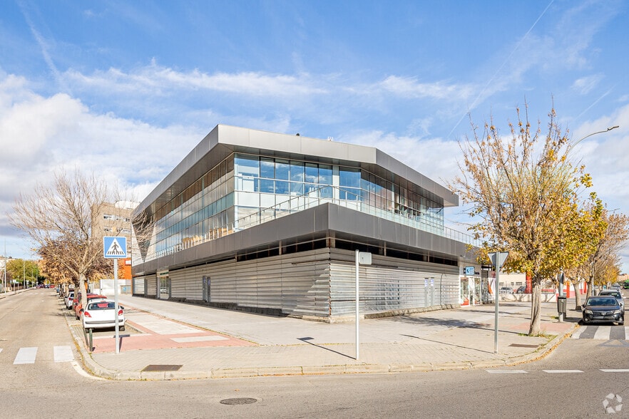 Avenida del Leguario, 49, Parla, Madrid en alquiler - Foto del edificio - Imagen 3 de 17