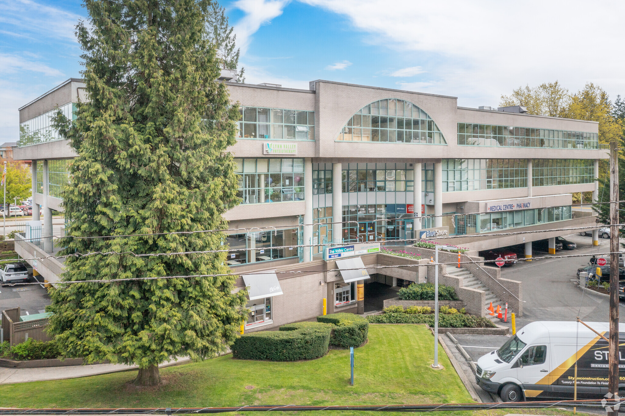 1200 Lynn Valley Rd, North Vancouver District, BC en alquiler Foto del edificio- Imagen 1 de 9