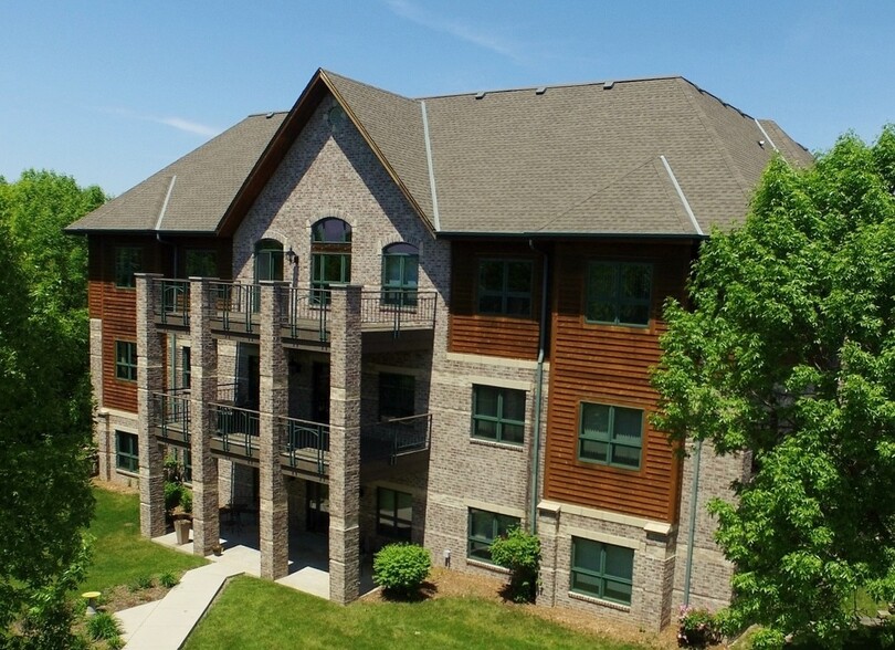 1035 W Glen Oaks Ln, Mequon, WI en alquiler - Foto del edificio - Imagen 1 de 9