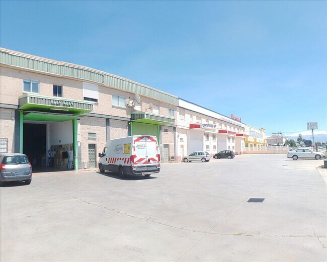 Más detalles de Vía de Pinos, Atarfe - Nave en venta