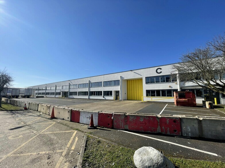 Dolphin Rd W, Sunbury On Thames en alquiler - Foto del edificio - Imagen 3 de 17