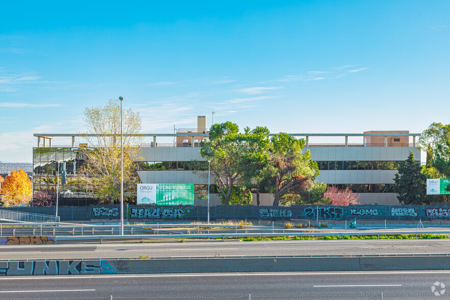 Calle Valle del Roncal, 12, Las Rozas de Madrid, Madrid en alquiler - Foto del edificio - Imagen 2 de 3