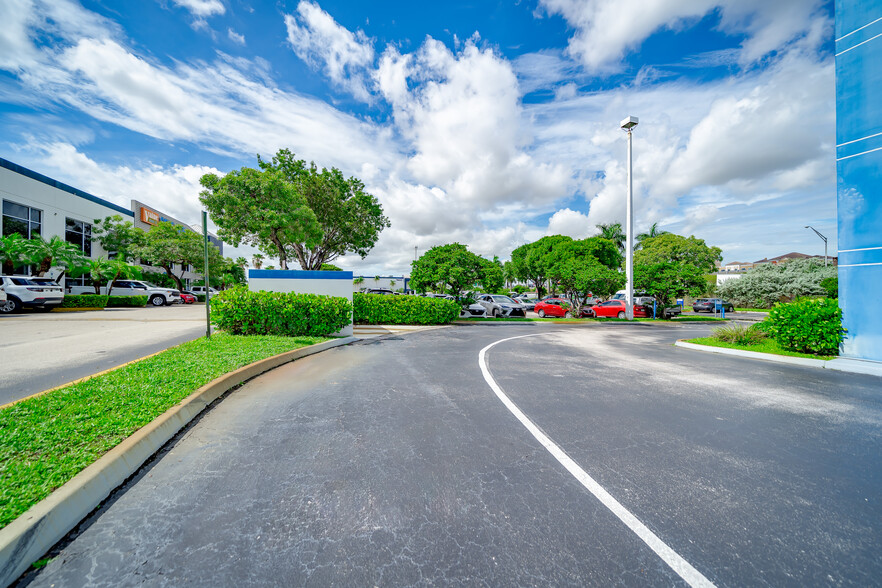 7500 NW 25th St, Miami, FL en alquiler - Foto del edificio - Imagen 3 de 28