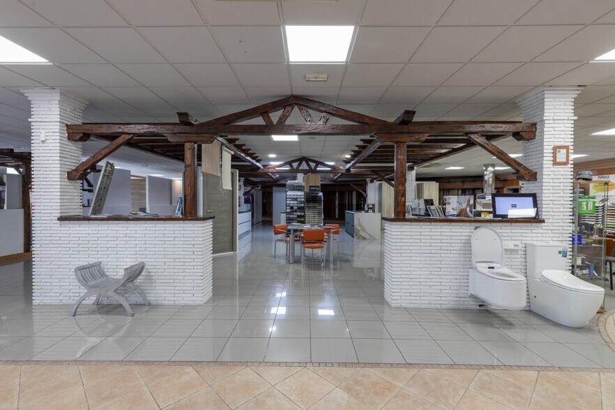 Local en Santa Fe, Granada en venta - Foto del edificio - Imagen 3 de 34