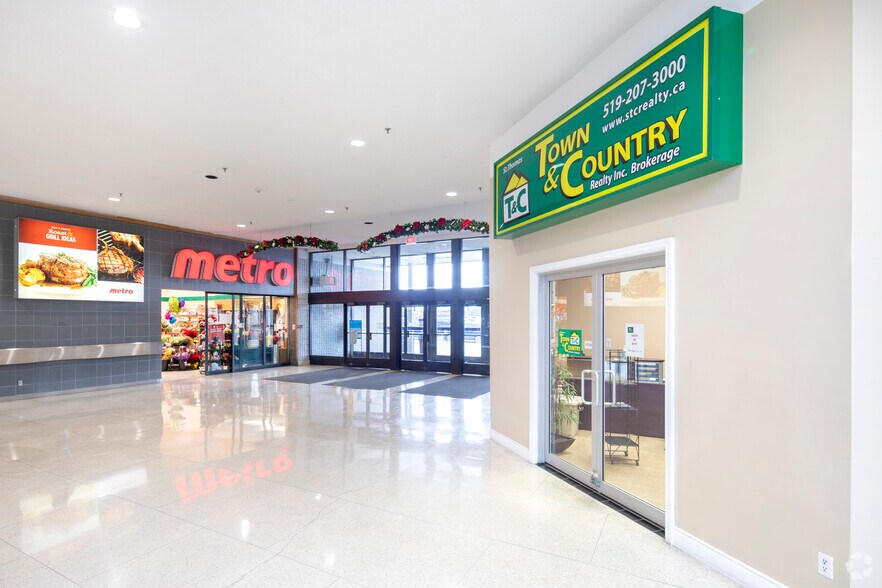 417 Wellington St, St Thomas, ON en alquiler - Foto del interior - Imagen 3 de 19