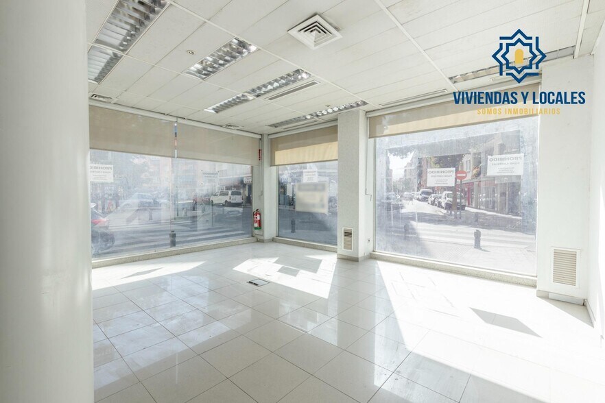 Local en Granada en venta - Foto del interior - Imagen 2 de 25