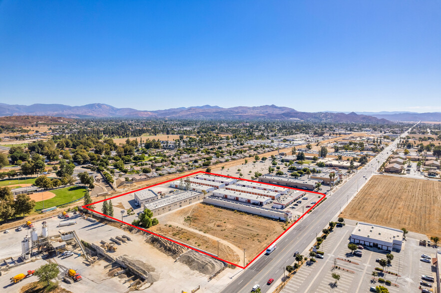 1000 N State St, Hemet, CA en venta - Foto del edificio - Imagen 2 de 12