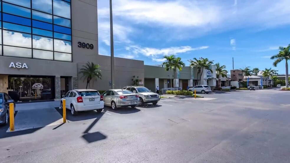 3909 NE 163rd St, North Miami Beach, FL en alquiler - Vídeo de anuncio comercial - Imagen 2 de 5