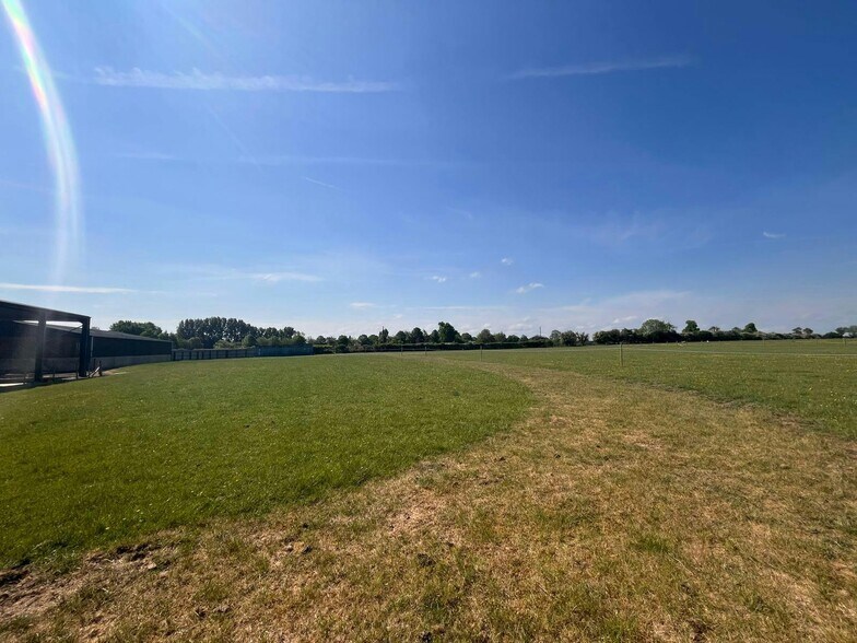 Cane End Ln, Aylesbury en venta - Foto del edificio - Imagen 3 de 11