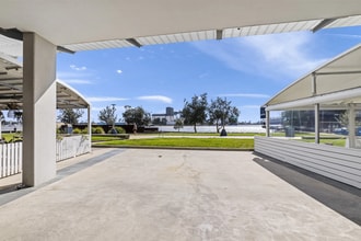 15-17 Honeysuckle Dr, Newcastle en alquiler Foto del edificio- Imagen 2 de 11