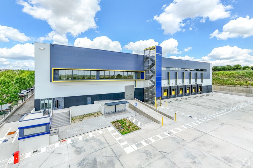 Calle de Isaac Peral, 15, Arroyomolinos, Madrid en alquiler - Foto del edificio - Imagen 3 de 8