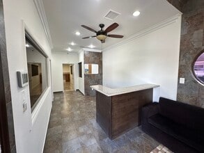 2950 E Flamingo Rd, Las Vegas, NV en alquiler Foto del edificio- Imagen 2 de 18