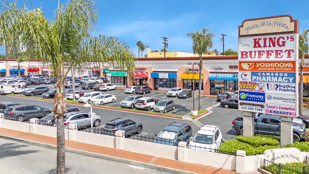 Plaza De La Fiesta / 40K SF Center cartera de 3 inmuebles en venta en LoopNet.es - Foto del edificio - Imagen 3 de 10