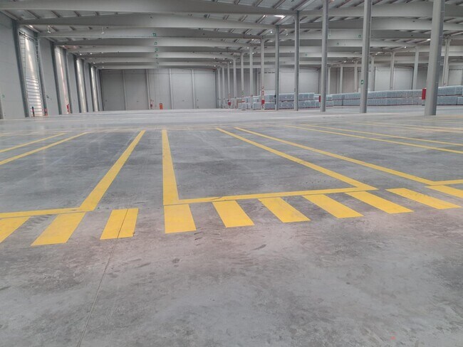 Más detalles de Calle del Río Viejo, Dos Hermanas, la, Dos Hermanas - Nave en alquiler