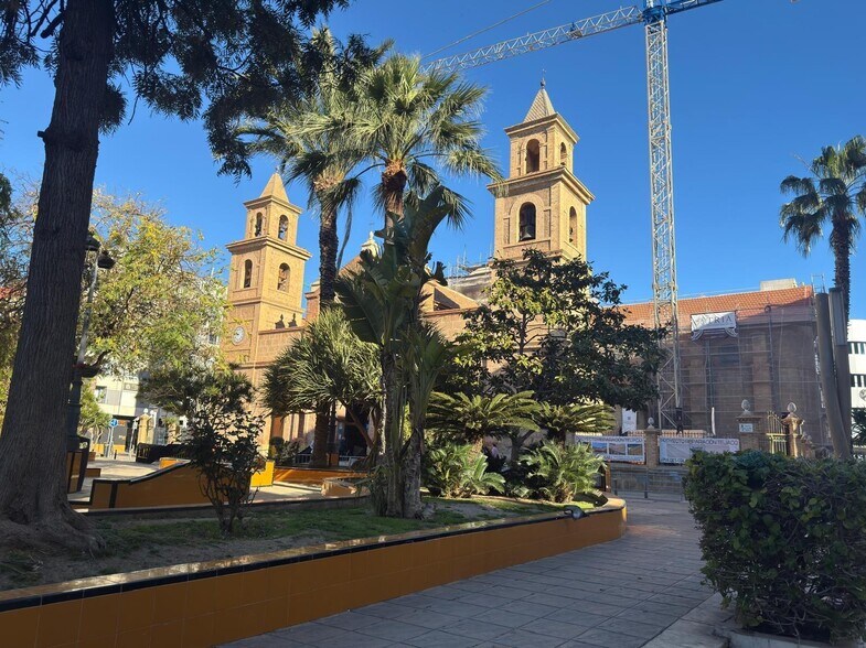 Constitucion de, 7, Torrevieja, Alicante en venta - Foto del edificio - Imagen 2 de 24