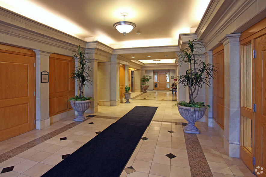 4150 N Mulberry Dr, Kansas City, MO en alquiler - Lobby - Imagen 3 de 10