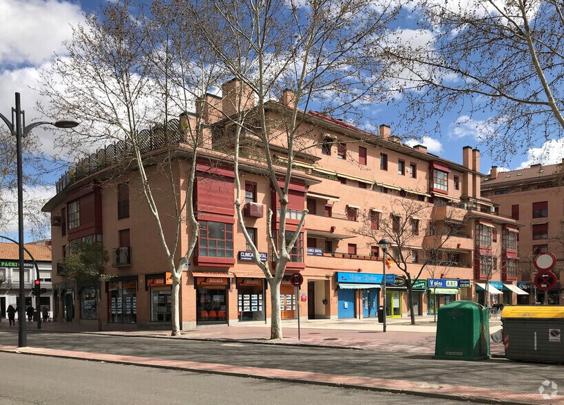 Avenida Guadalajara, 16, Alcalá de Henares, Madrid en alquiler - Foto del edificio - Imagen 2 de 2