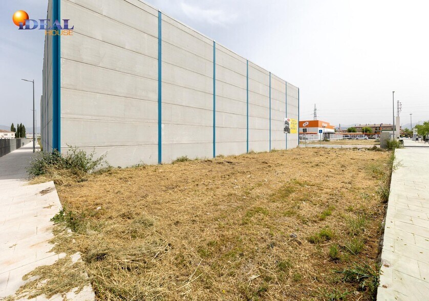Nave en Vegas del Genil, Granada en venta - Foto del edificio - Imagen 2 de 17