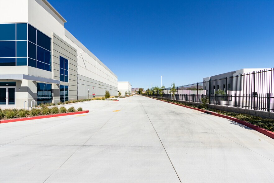 14100 Rebecca St, Moreno Valley, CA en alquiler - Foto del edificio - Imagen 2 de 8