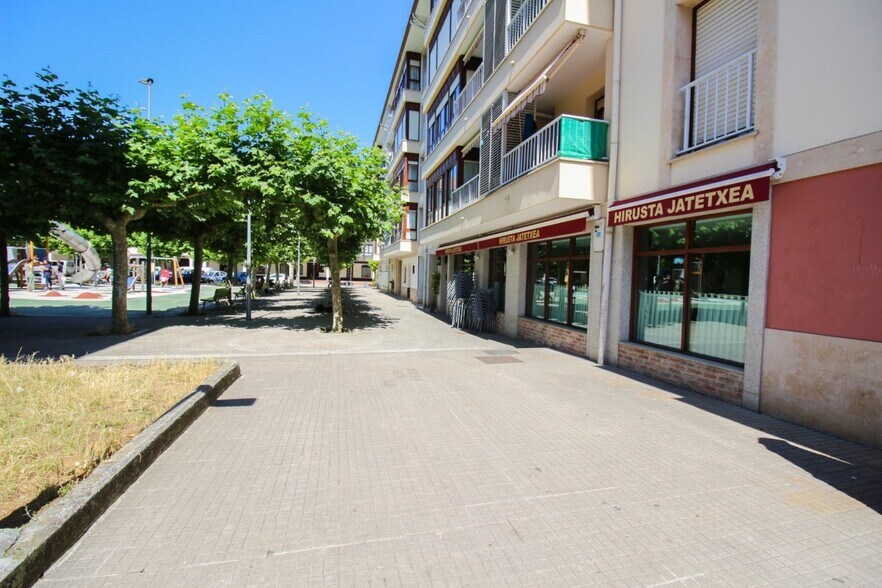 Local en Aretxabaleta, Guipúzcoa en venta - Foto del edificio - Imagen 2 de 39