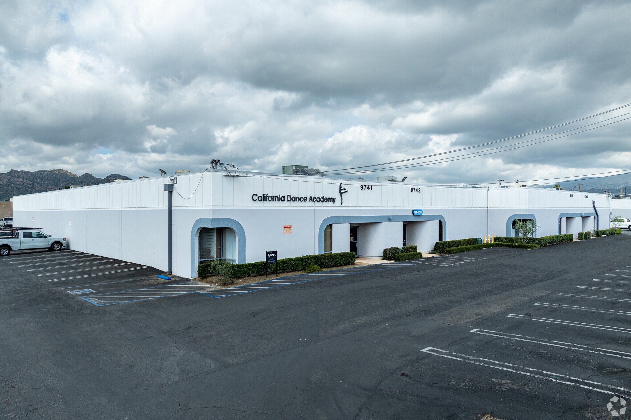 9741-9803 Independence Ave, Chatsworth, CA en alquiler Foto principal- Imagen 1 de 8