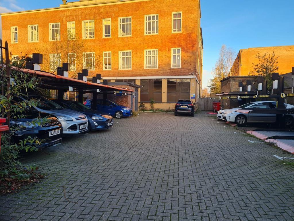 26 Whitefriars Av, Harrow en venta Foto del edificio- Imagen 1 de 7