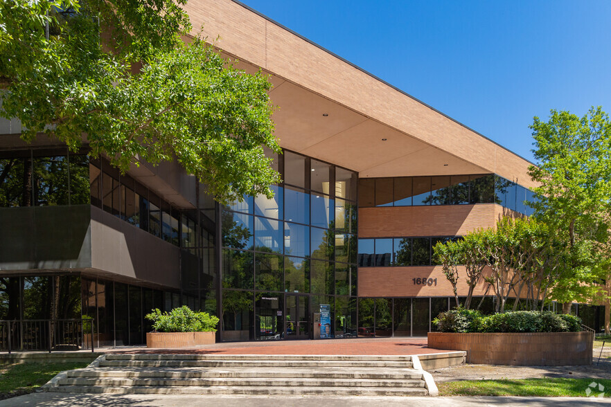 16801 Greenspoint Park, Houston, TX en alquiler - Foto del edificio - Imagen 2 de 5