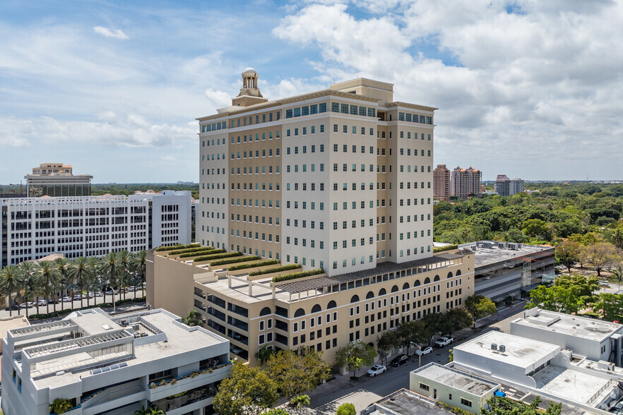 355 Alhambra Cir, Coral Gables, FL en alquiler - Foto del edificio - Imagen 3 de 7