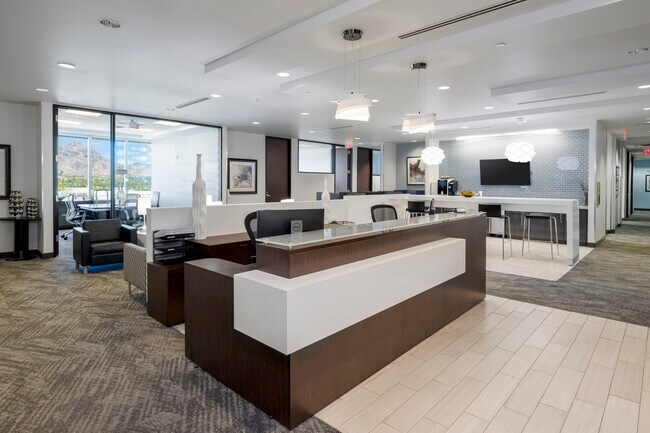 Más detalles de 2415 E Camelback Rd, Phoenix, AZ - Coworking en alquiler