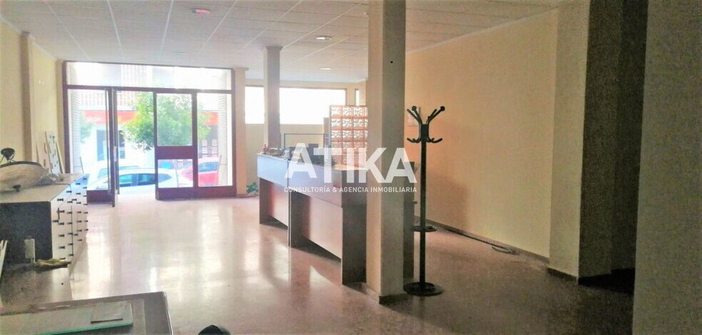 Local en Ontinyent en venta - Vestíbulo - Imagen 2 de 7