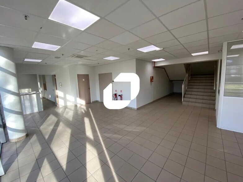 2000 Ferme De Chanteloup, Moissy-Cramayel en alquiler - Vestíbulo - Imagen 2 de 4