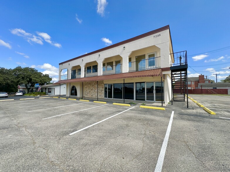 7205 Bandera Rd, San Antonio, TX en alquiler - Foto del edificio - Imagen 3 de 27