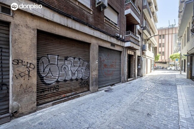 Más detalles de Duende, 4, Granada - Local en venta