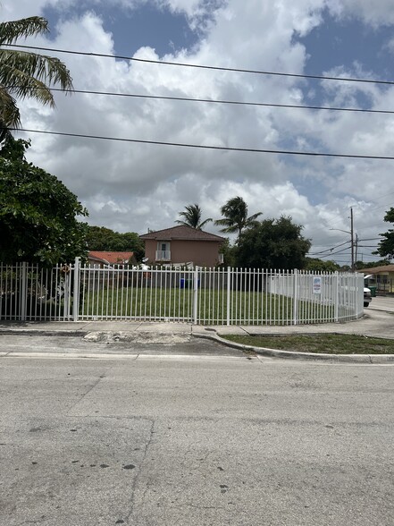 1101 NW 25th St, Miami, FL en venta - Foto del edificio - Imagen 3 de 5