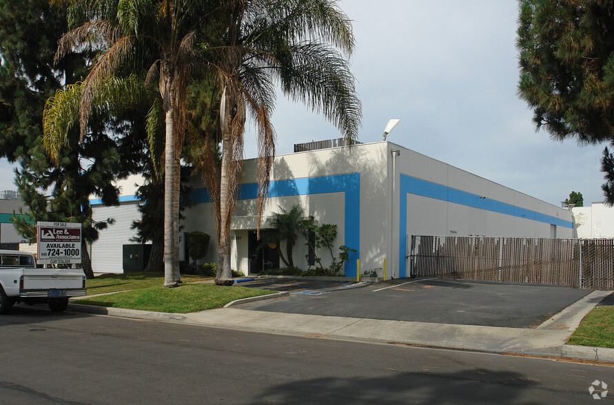 15591 Container Ln, Huntington Beach, CA en venta - Foto del edificio - Imagen 1 de 5