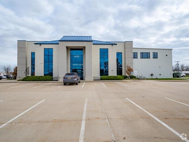 4625 6th St SW, Cedar Rapids, IA en alquiler - Foto del edificio - Imagen 1 de 29