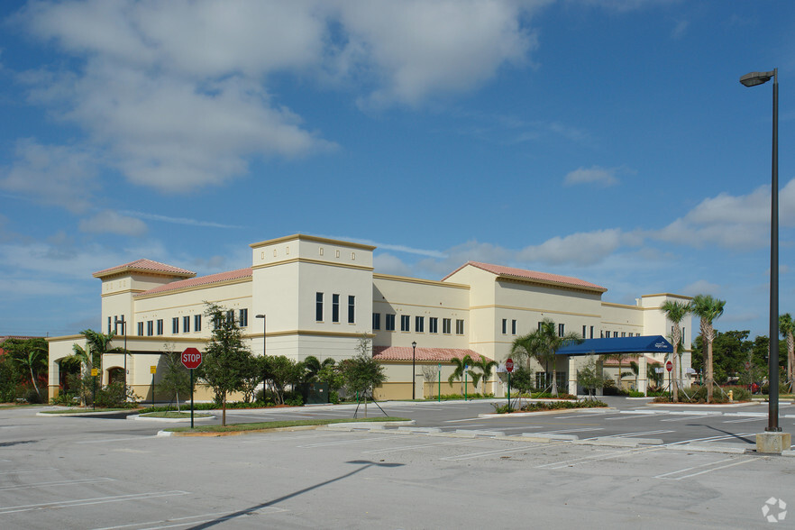 15501-15519 NW 67th Ave, Miami Lakes, FL en alquiler - Foto del edificio - Imagen 2 de 10