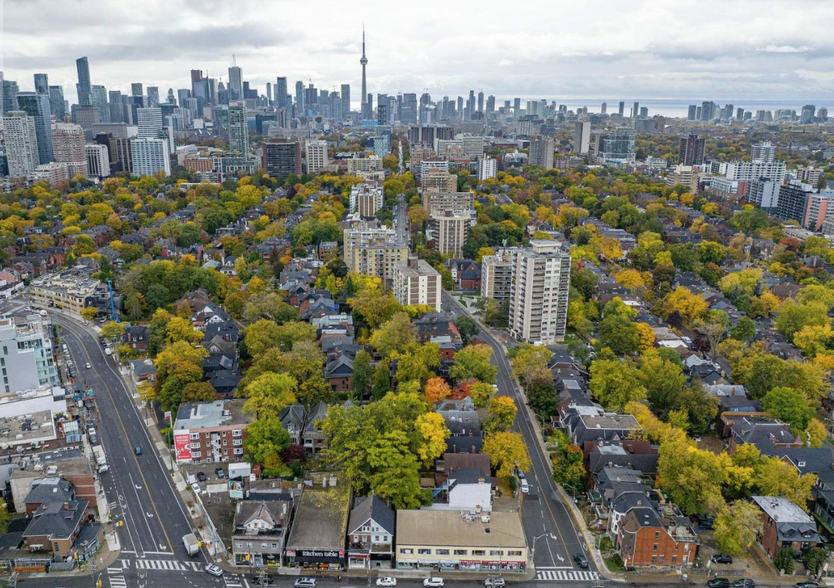 361 Davenport Rd, Toronto, ON en venta - Vista aérea - Imagen 3 de 9