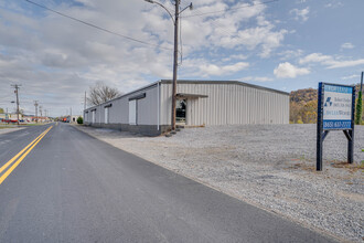 327 Warehouse Rd, Oak Ridge, TN en alquiler Foto del edificio- Imagen 2 de 21