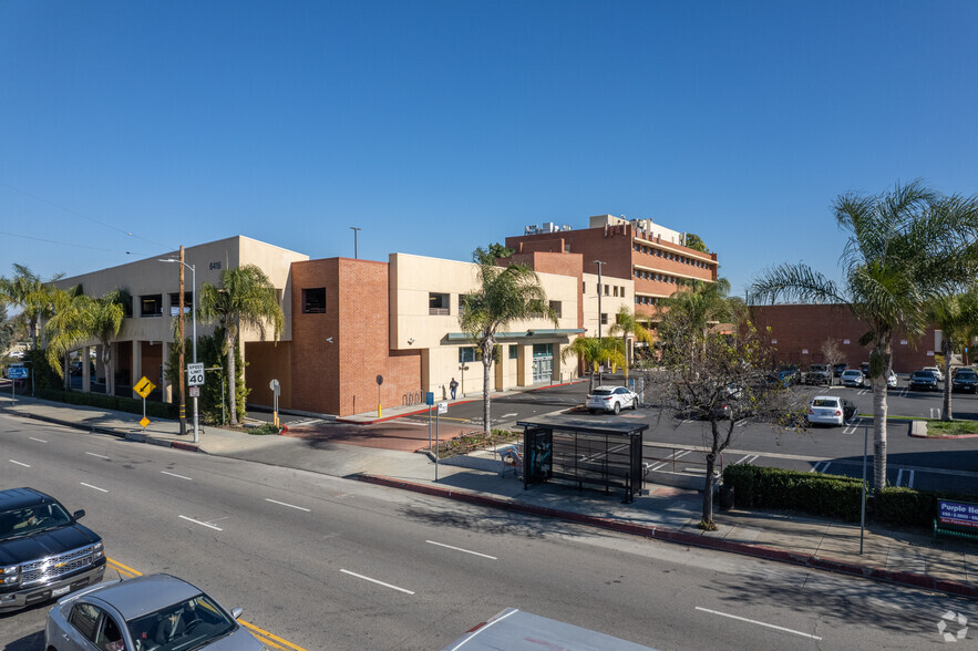 19231 Victory Blvd, Reseda, CA en alquiler - Foto del edificio - Imagen 3 de 13