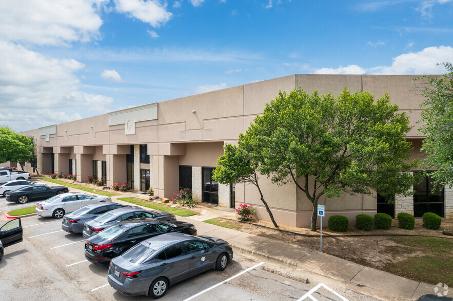 1421 W Wells Branch Pky, Pflugerville, TX en alquiler - Foto del edificio - Imagen 2 de 6