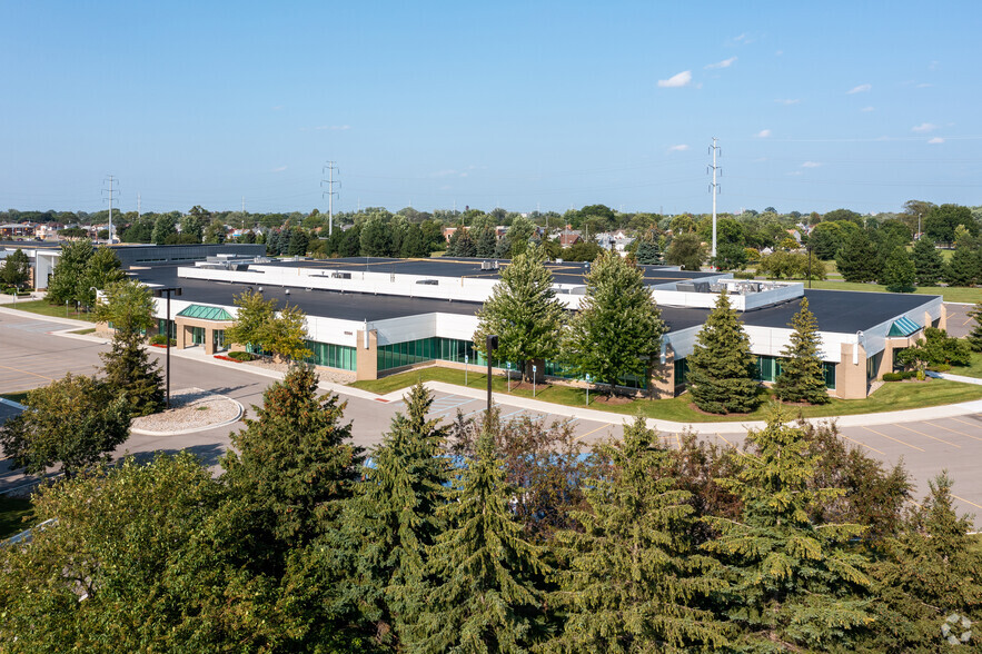 15500 Lundy Pky, Dearborn, MI en alquiler - Foto del edificio - Imagen 3 de 16