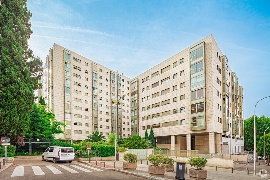 Edificios residenciales en Madrid, MAD en venta - Foto del edificio - Imagen 2 de 2