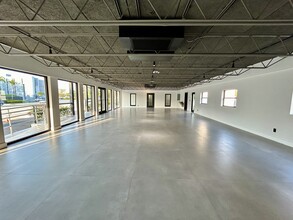 2100 E Commercial Blvd, Fort Lauderdale, FL en alquiler Foto del interior- Imagen 2 de 9