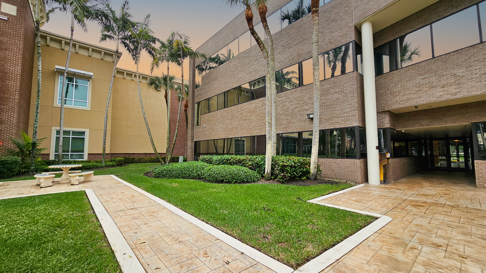 8551 W Sunrise Blvd, Plantation, FL en alquiler - Foto del edificio - Imagen 3 de 8