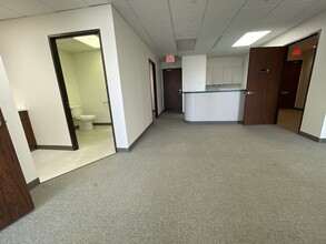 701 Lee St, Des Plaines, IL en alquiler Foto del interior- Imagen 2 de 8